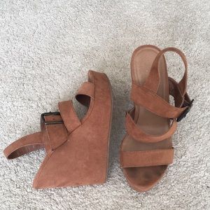 Velvet brown wedge’s